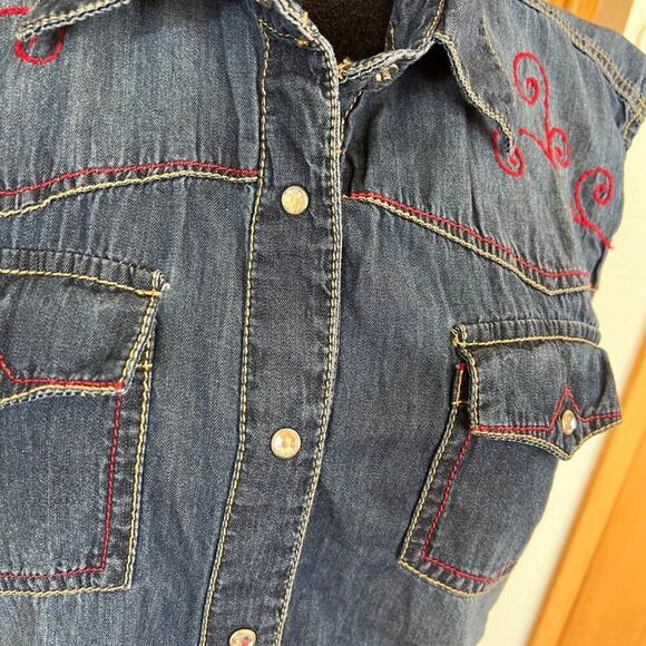 Shyanne, snap-down, sleeveless, denim, women's size XL shirt - Picture 3 of 8